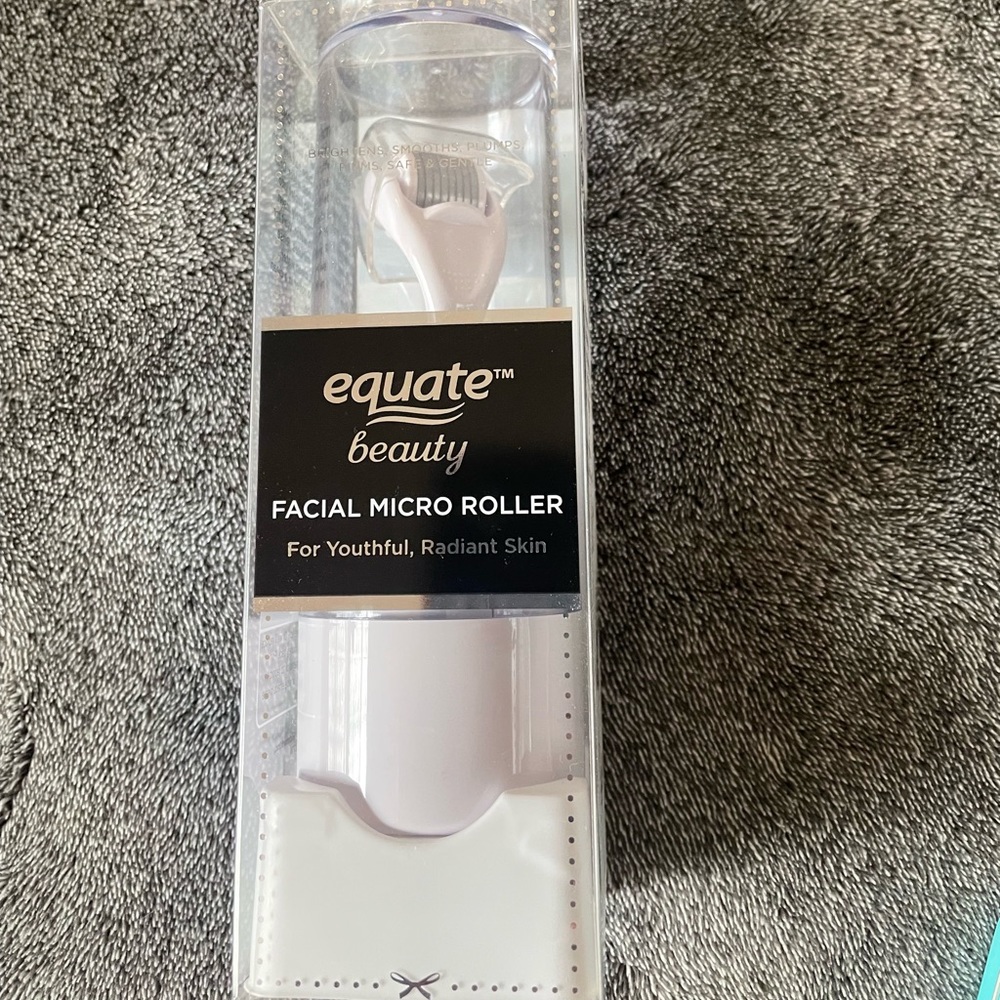Facial micro roller for youthful radiant skin